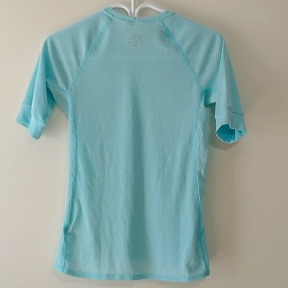 FREE Patagonia top with purchase - Picture 3 of 5